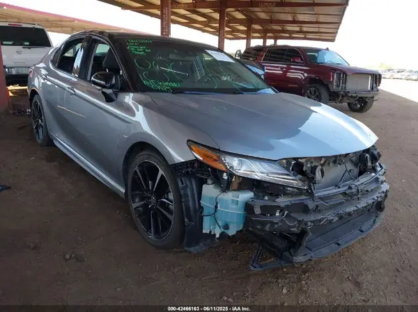 4T1BZ1HK4JU020851 2018 TOYOTA CAMRY - Image 1