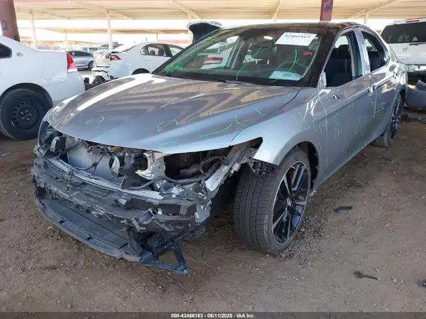 4T1BZ1HK4JU020851 2018 TOYOTA CAMRY - Image 2