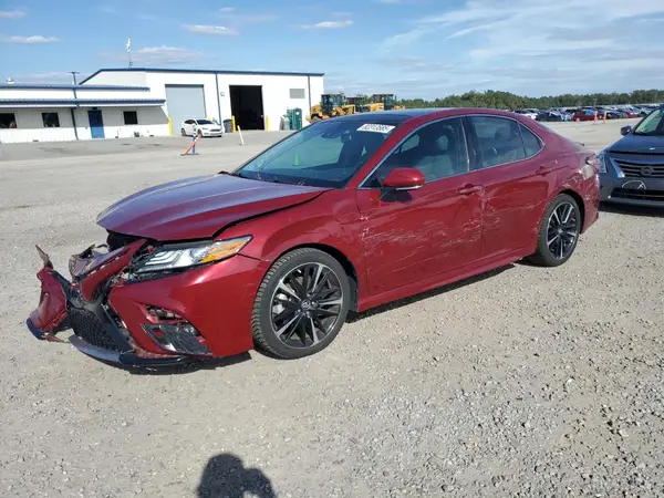 4T1BZ1HK4JU506642 2018 TOYOTA CAMRY - Image 1