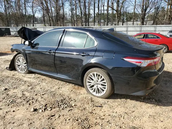 4T1BZ1HK5JU001841 2018 TOYOTA CAMRY - Image 2