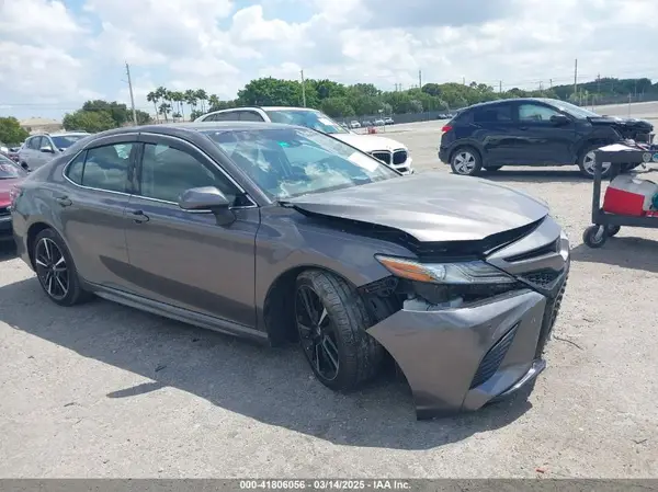 4T1BZ1HK5JU002598 2018 TOYOTA CAMRY - Image 1