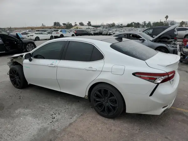 4T1BZ1HK5JU003461 2018 TOYOTA CAMRY - Image 2