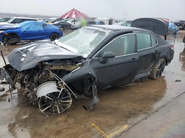 4T1BZ1HK5JU004514 2018 TOYOTA CAMRY - Image 1