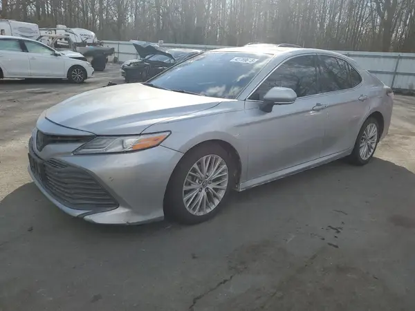 4T1BZ1HK5JU008711 2018 TOYOTA CAMRY - Image 1