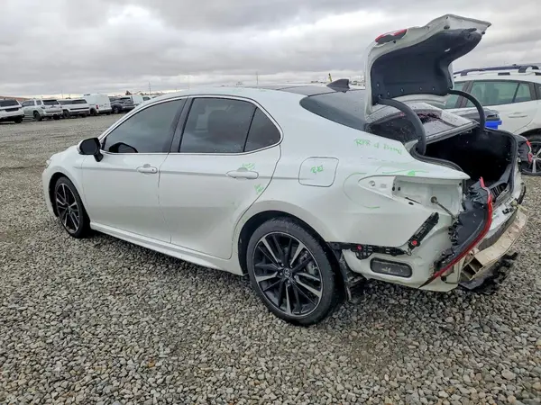 4T1BZ1HK5JU012046 2018 TOYOTA CAMRY - Image 2
