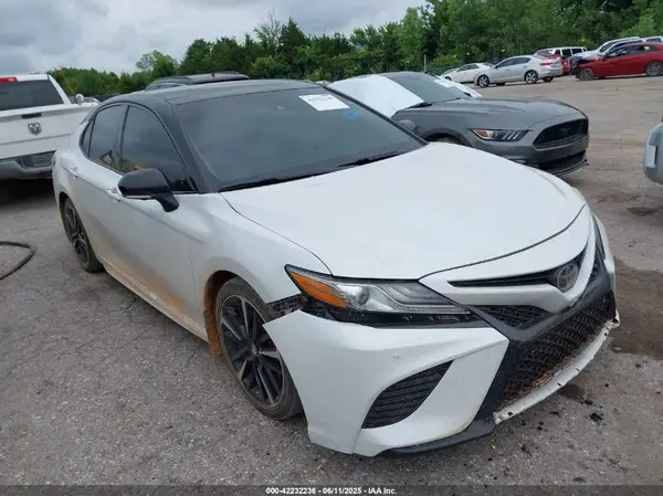 4T1BZ1HK5JU014539 2018 TOYOTA CAMRY - Image 1
