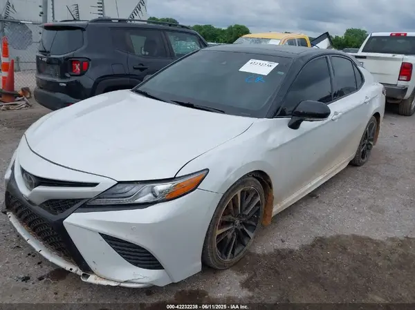 4T1BZ1HK5JU014539 2018 TOYOTA CAMRY - Image 2
