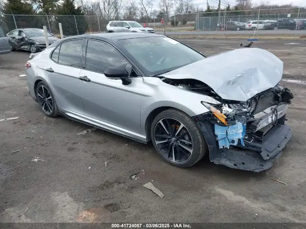 4T1BZ1HK5JU017666 2018 TOYOTA CAMRY - Image 1