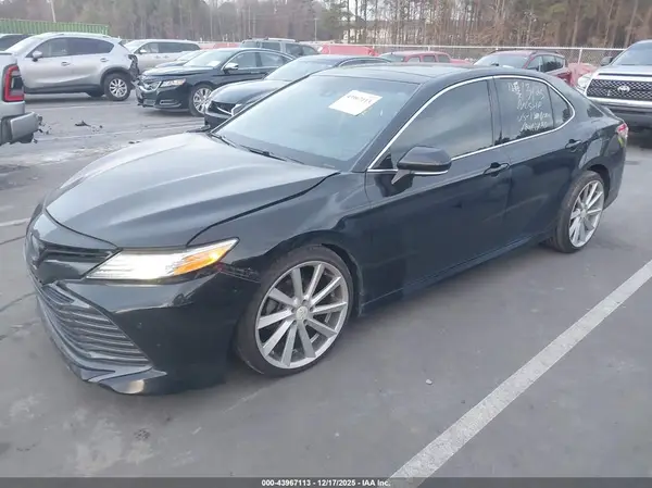 4T1BZ1HK5JU020065 2018 TOYOTA CAMRY - Image 2