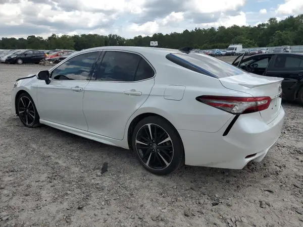 4T1BZ1HK5JU020079 2018 TOYOTA CAMRY - Image 2