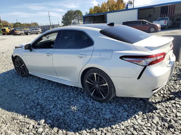 4T1BZ1HK5JU021054 2018 TOYOTA CAMRY - Image 2
