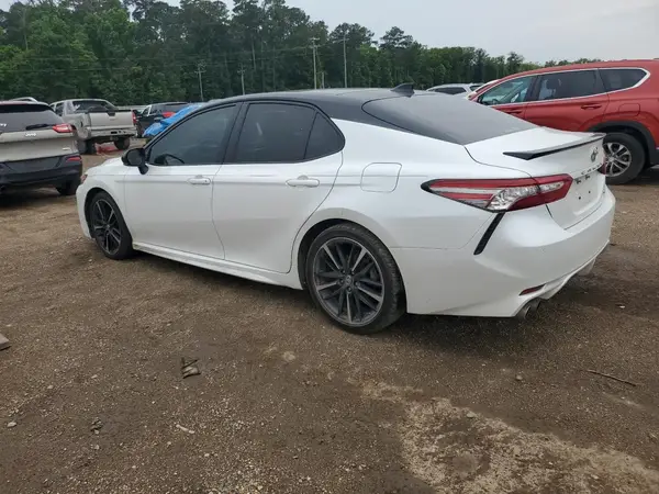 4T1BZ1HK5JU021202 2018 TOYOTA CAMRY - Image 2