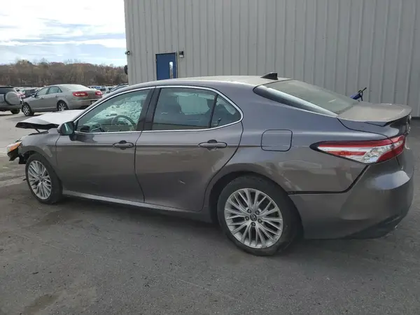 4T1BZ1HK5JU503085 2018 TOYOTA CAMRY - Image 2