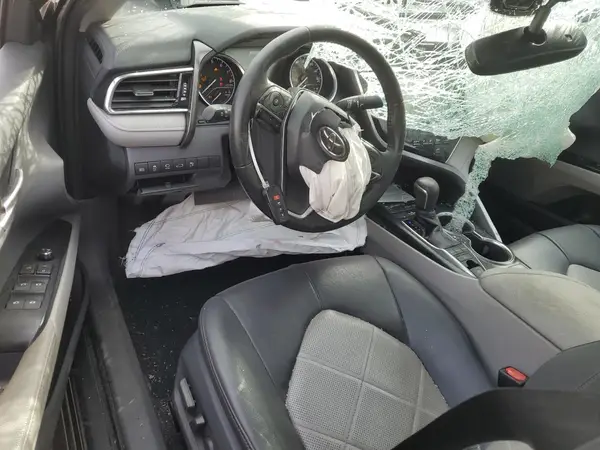4T1BZ1HK5JU503085 2018 TOYOTA CAMRY - Image 8