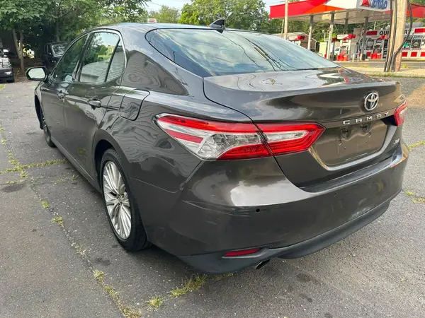 4T1BZ1HK5JU503295 2018 TOYOTA CAMRY - Image 2