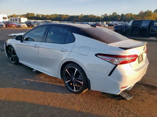 4T1BZ1HK5KU028264 2019 TOYOTA CAMRY - Image 2
