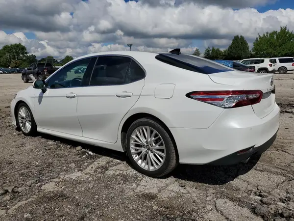 4T1BZ1HK6JU001668 2018 TOYOTA CAMRY - Image 2