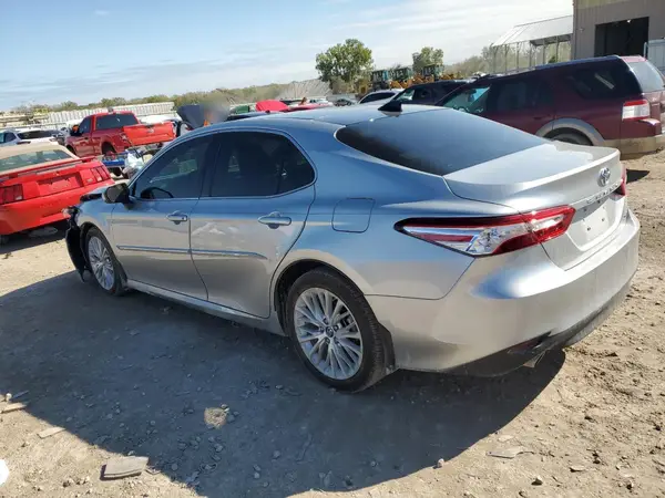4T1BZ1HK6JU005140 2018 TOYOTA CAMRY - Image 2