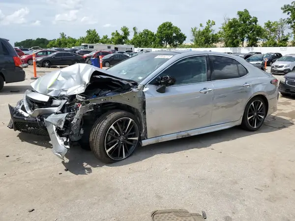 4T1BZ1HK6JU007096 2018 TOYOTA CAMRY - Image 1