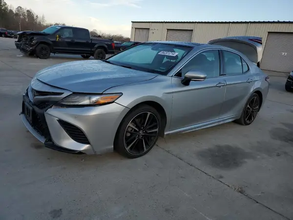 4T1BZ1HK6JU008846 2018 TOYOTA CAMRY - Image 1
