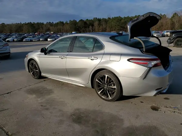 4T1BZ1HK6JU008846 2018 TOYOTA CAMRY - Image 2