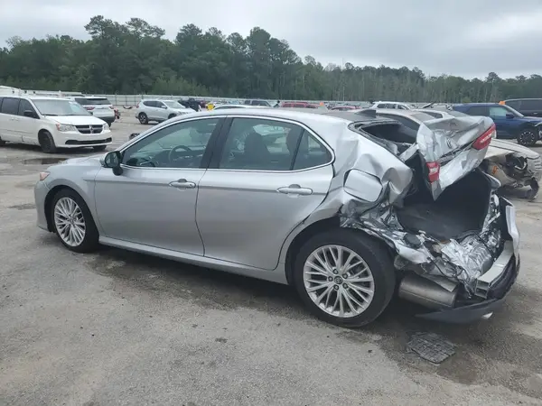 4T1BZ1HK6JU011682 2018 TOYOTA CAMRY - Image 2