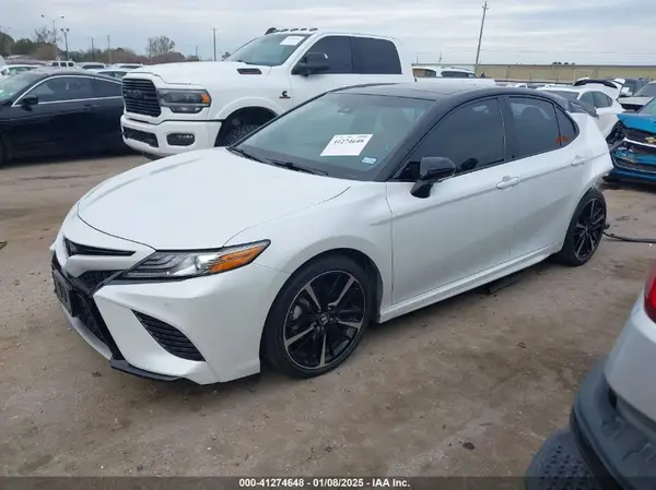 4T1BZ1HK6JU012864 2018 TOYOTA CAMRY - Image 2