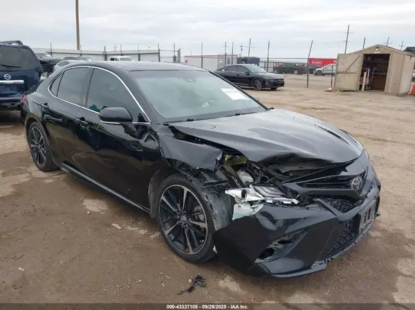 4T1BZ1HK6JU013075 2018 TOYOTA CAMRY - Image 1