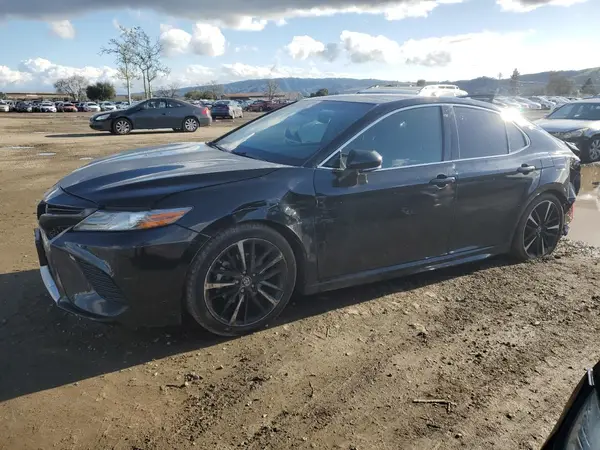4T1BZ1HK6JU013836 2018 TOYOTA CAMRY - Image 1