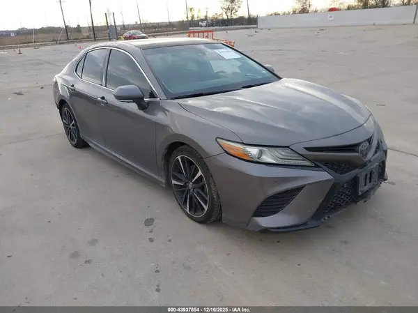 4T1BZ1HK6JU015120 2018 TOYOTA CAMRY - Image 1