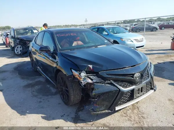 4T1BZ1HK6JU018261 2018 TOYOTA CAMRY - Image 1