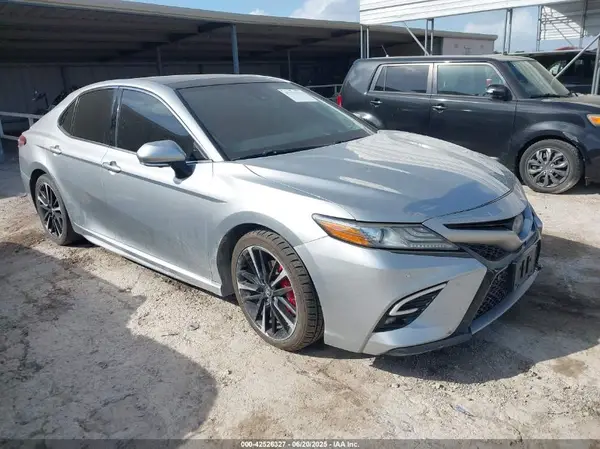 4T1BZ1HK6JU018325 2018 TOYOTA CAMRY - Image 1