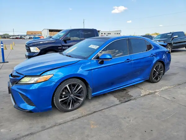 4T1BZ1HK6JU019572 2018 TOYOTA CAMRY - Image 1
