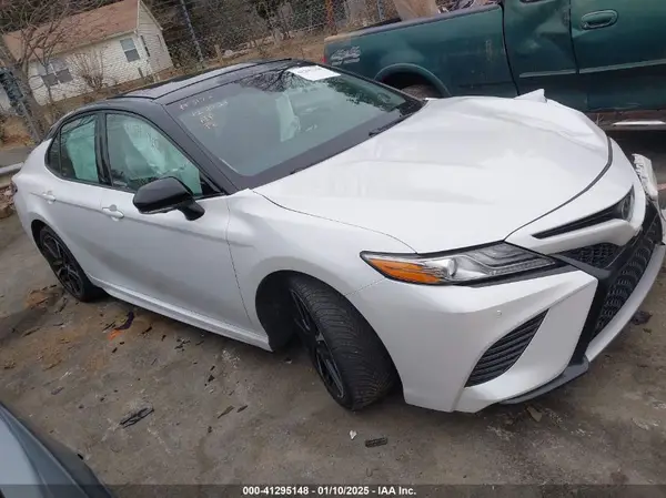4T1BZ1HK6JU020589 2018 TOYOTA CAMRY - Image 1