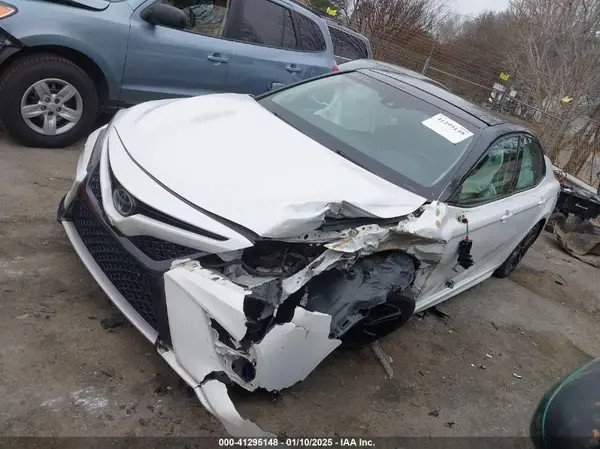 4T1BZ1HK6JU020589 2018 TOYOTA CAMRY - Image 2