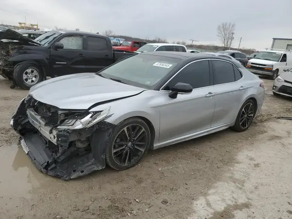 4T1BZ1HK6JU503242 2018 TOYOTA CAMRY - Image 1