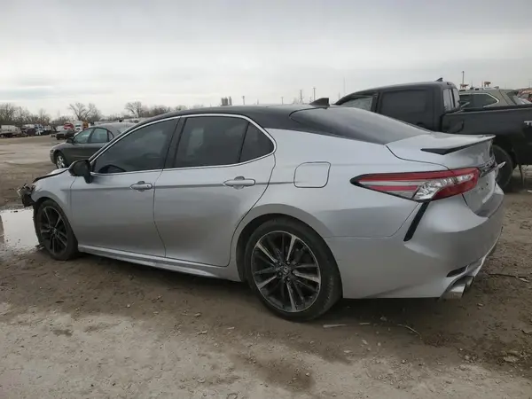 4T1BZ1HK6JU503242 2018 TOYOTA CAMRY - Image 2