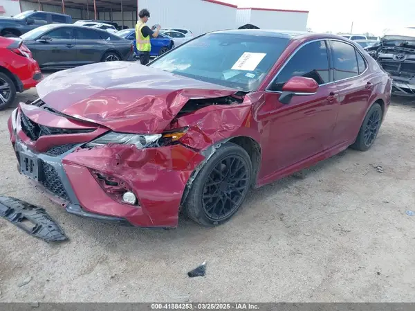 4T1BZ1HK6JU506450 2018 TOYOTA CAMRY - Image 2