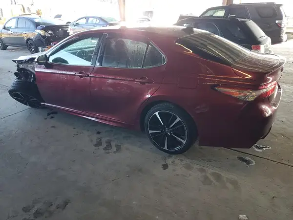 4T1BZ1HK6JU506531 2018 TOYOTA CAMRY - Image 2