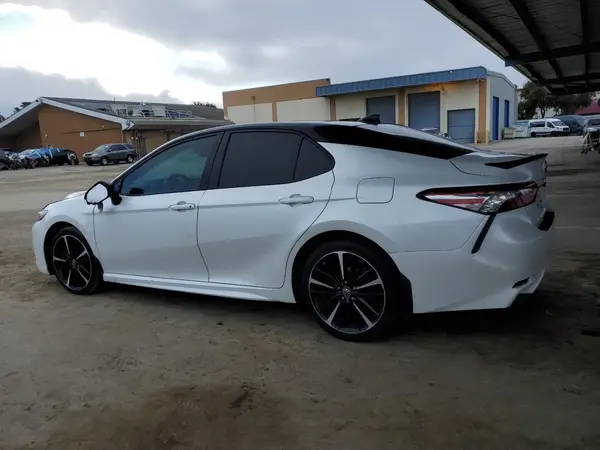 4T1BZ1HK6KU028256 2019 TOYOTA CAMRY - Image 2