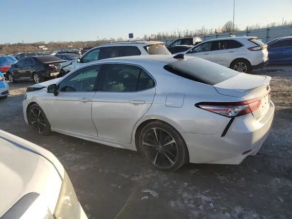 4T1BZ1HK6KU028564 2019 TOYOTA CAMRY - Image 2