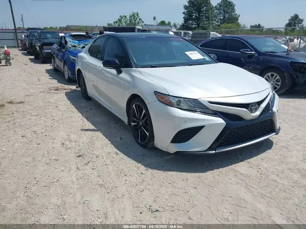 4T1BZ1HK6KU032078 2019 TOYOTA CAMRY - Image 1