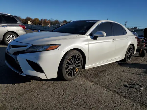 4T1BZ1HK7JU002876 2018 TOYOTA CAMRY - Image 1
