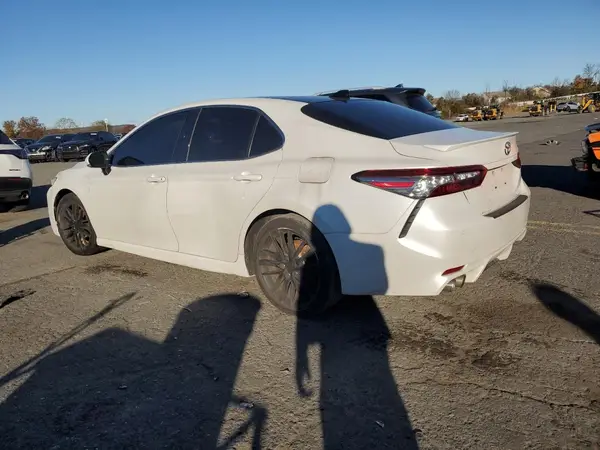 4T1BZ1HK7JU002876 2018 TOYOTA CAMRY - Image 2