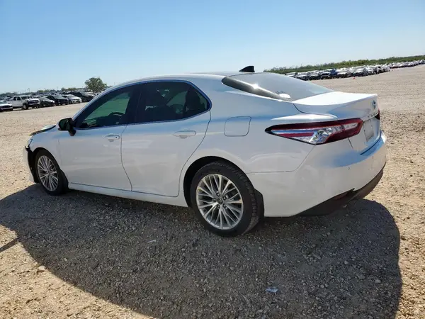 4T1BZ1HK7JU003039 2018 TOYOTA CAMRY - Image 2