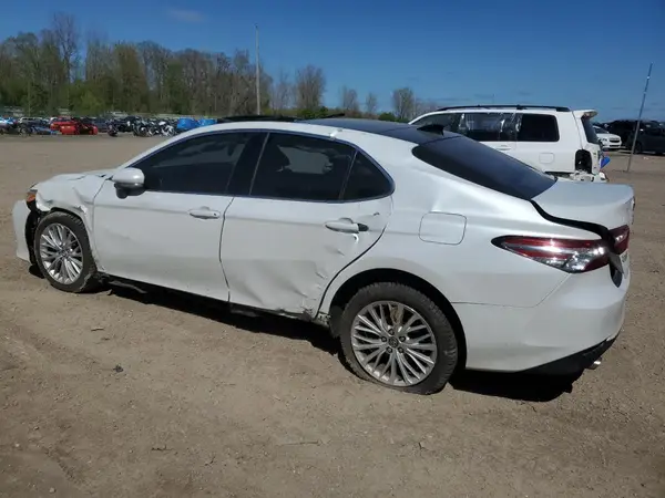 4T1BZ1HK7JU006782 2018 TOYOTA CAMRY - Image 2