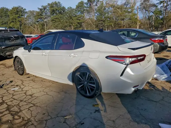 4T1BZ1HK7JU011870 2018 TOYOTA CAMRY - Image 2