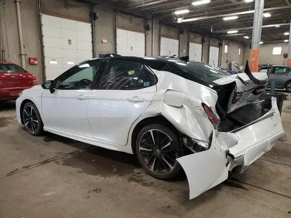 4T1BZ1HK7JU012372 2018 TOYOTA CAMRY - Image 2