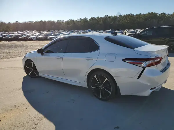 4T1BZ1HK7JU012789 2018 TOYOTA CAMRY - Image 2
