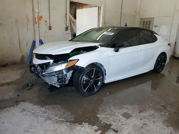 4T1BZ1HK7JU014784 2018 TOYOTA CAMRY - Image 1